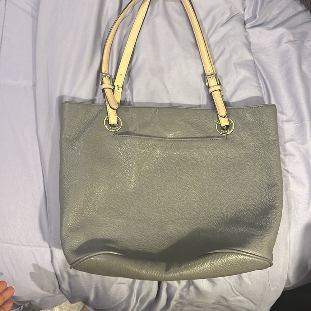 Used - Picture 2 of 3